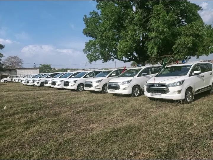 24/7 Cab Booking in Prayagraj with Pandit Ji Tours and Travels