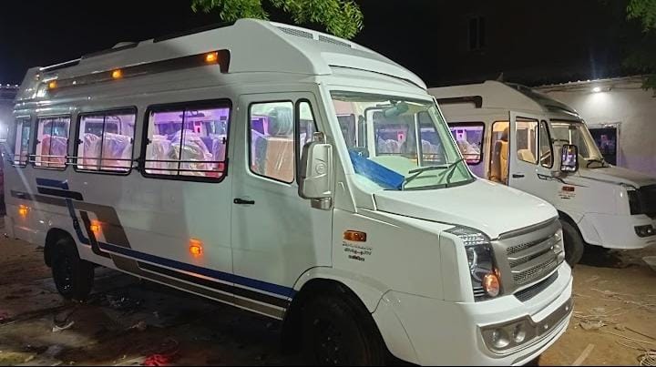 Best Rated Travel Agency in Prayagraj for City and Outstation Rides